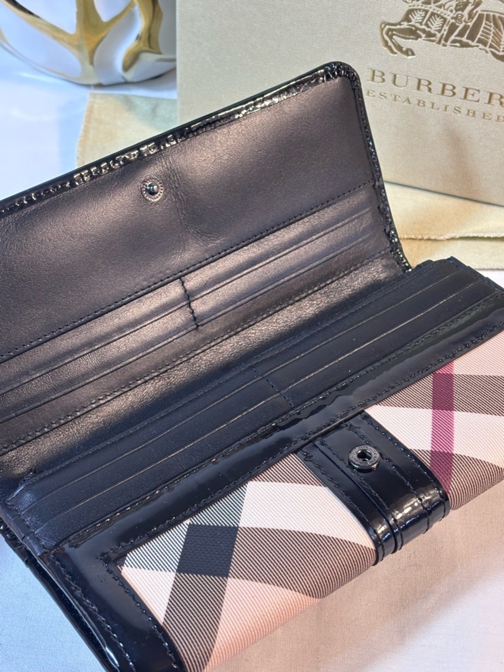 Beautiful Burberry Wallet - Picture 5 of 15